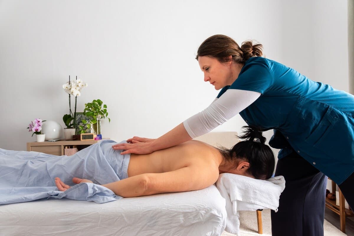 Elena, massage